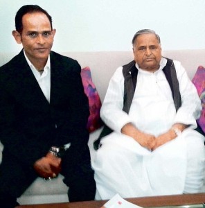 Narendra Singh Dhoni brother of Crickter Mahendra Singh Dhoni join Samajwadi party in Lucknow