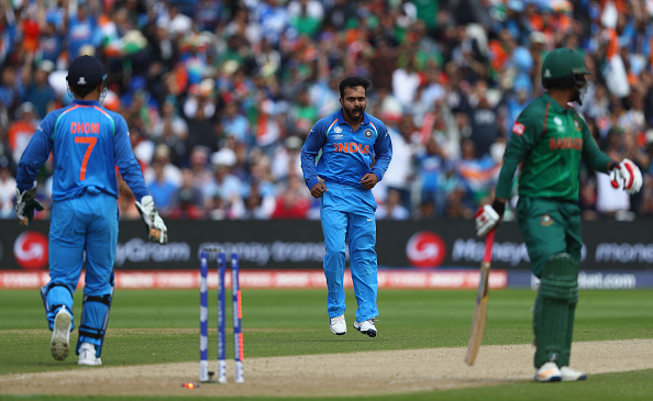 सेमीफाइनल में शानदार गेंदबाजी करने के बाद केदार जाधव ने कोहली नहीं इस भारतीय खिलाड़ी को दिया बेहतर गेंदबाजी का श्रेय 1 सेमीफाइनल में शानदार गेंदबाजी करने के बाद केदार जाधव ने कोहली नहीं इस भारतीय खिलाड़ी को दिया बेहतर गेंदबाजी का श्रेय 1