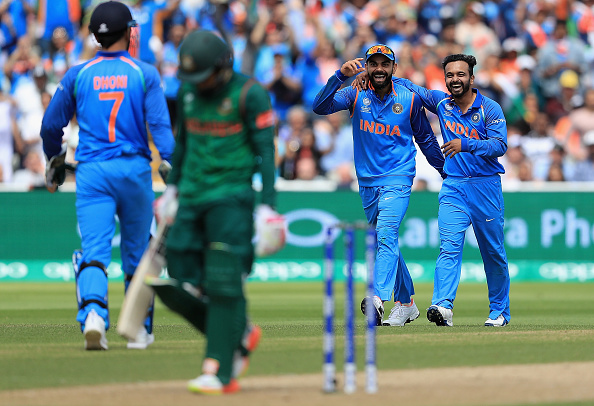 सेमीफाइनल में शानदार गेंदबाजी करने के बाद केदार जाधव ने कोहली नहीं इस भारतीय खिलाड़ी को दिया बेहतर गेंदबाजी का श्रेय 2 सेमीफाइनल में शानदार गेंदबाजी करने के बाद केदार जाधव ने कोहली नहीं इस भारतीय खिलाड़ी को दिया बेहतर गेंदबाजी का श्रेय 2