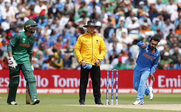 सेमीफाइनल में शानदार गेंदबाजी करने के बाद केदार जाधव ने कोहली नहीं इस भारतीय खिलाड़ी को दिया बेहतर गेंदबाजी का श्रेय 3 सेमीफाइनल में शानदार गेंदबाजी करने के बाद केदार जाधव ने कोहली नहीं इस भारतीय खिलाड़ी को दिया बेहतर गेंदबाजी का श्रेय 3