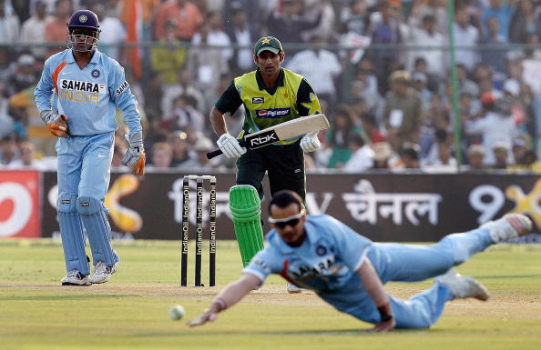 इस दिग्गज खिलाड़ी ने अपने सन्यास की खबरों पर लगाया विराम, कहा 2020 के टी-20 विश्वकप तक करुगा देश की सेवा 4 इस दिग्गज खिलाड़ी ने अपने सन्यास की खबरों पर लगाया विराम, कहा 2020 के टी-20 विश्वकप तक करुगा देश की सेवा 4
