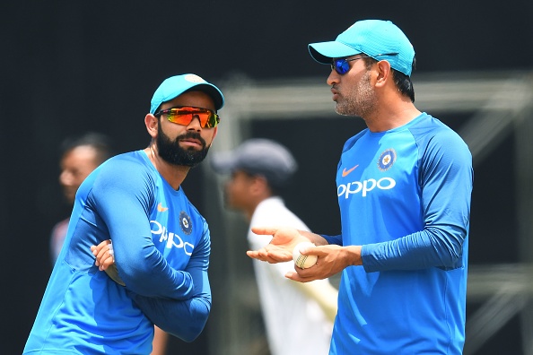 वेस्टइंडीज के खिलाफ सीरीज जीतने के बाद फिर धोनी को लेकर बोले कोहली, खराब प्रदर्शन पर कह दी ये बड़ी बात 1 वेस्टइंडीज के खिलाफ सीरीज जीतने के बाद फिर धोनी को लेकर बोले कोहली, खराब प्रदर्शन पर कह दी ये बड़ी बात 1