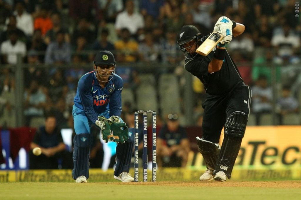 ऑस्ट्रेलिया के पूर्व क्रिकेटर डीन जोंस ने विराट को शतक की बधाई देते हुए किया कटाक्ष तो फैंस ने इस तरह से की बोलती बंद 1 ऑस्ट्रेलिया के पूर्व क्रिकेटर डीन जोंस ने विराट को शतक की बधाई देते हुए किया कटाक्ष तो फैंस ने इस तरह से की बोलती बंद 1