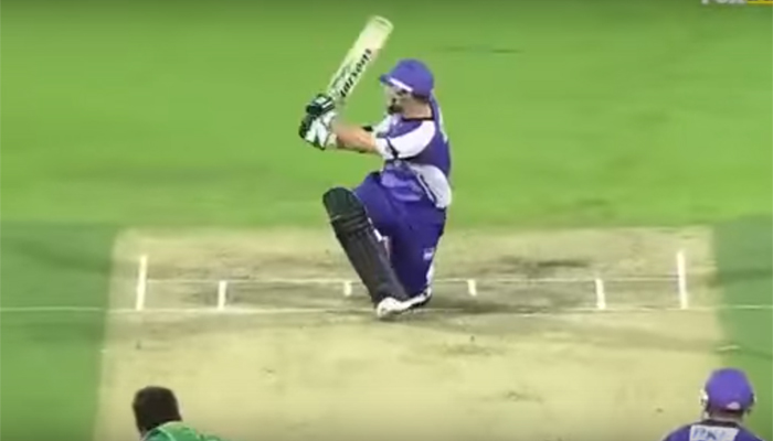 विडियो: जब बल्लेबाज ने एक गेंद पर जड़ दिये 3 छक्के 1