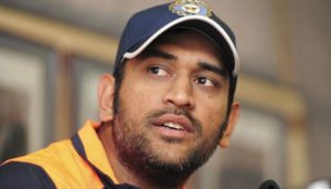 331853-dhoni-look-up700 (1)