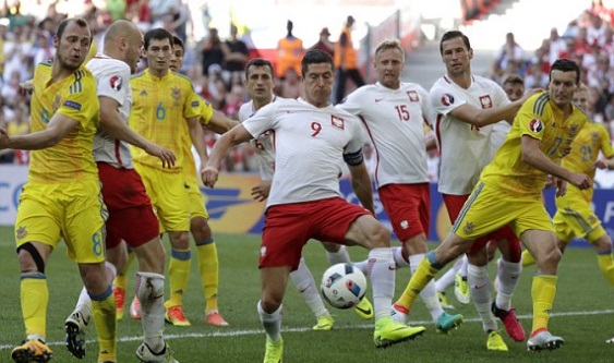 यूरो 2016 : यूक्रेन को हरा नॉकआउट दौर में पोलैंड 1