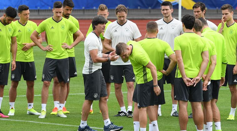 यूरो 2016 : स्लोवाकिया को 0-3 से हरा क्वार्टर फाइनल में जर्मनी 1