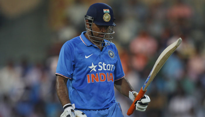 4 मौके जब अंतिम ओवर में धोनी की ख़राब बल्लेबाजी के कारण भारत को हार झेलनी पड़ी 1
