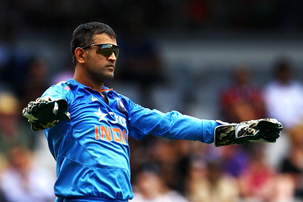 AUCKLAND, NEW ZEALAND - JANUARY 25: MS Dhoni of India settles down his team during the One Day International match between New Zealand and India at Eden Park on January 25, 2014 in Auckland, New Zealand. (Photo by Anthony Au-Yeung/Getty Images)
