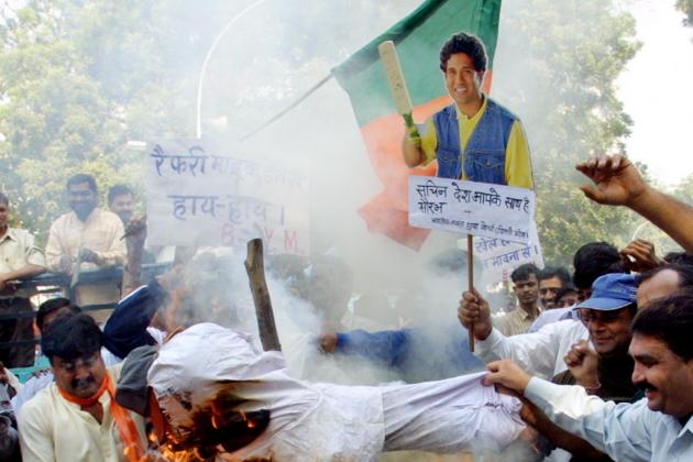 सचिन तेंदुलकर ने किया विवाद की शुरुआत जिसके बाद 6 भारतीयो खिलाड़ियों पर लगा जुर्माना 1