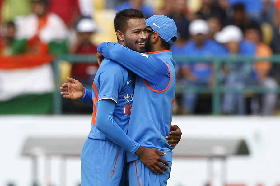 भारतीय क्रिकेट खिलाड़ियों ने किया प्रादेशिक सैन्य शिविर का दौरा 1
