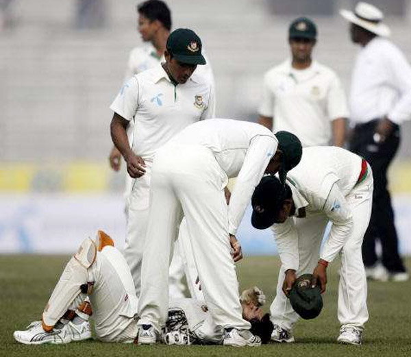 मुशफिकुर रहीम के लगी गेंद, कई बार हो चुकी है गेंद लगने से क्रिकेटर की मौत 1