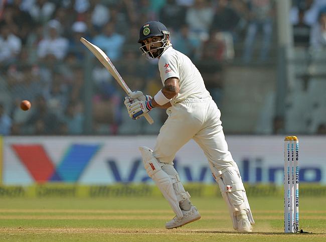 मैच रिपोर्ट: भारत ने बनाया इंग्लैंड पर बढ़त, तो शर्मनाक हरकत करते हुये कैमरे में कैद हुये विराट कोहली 14