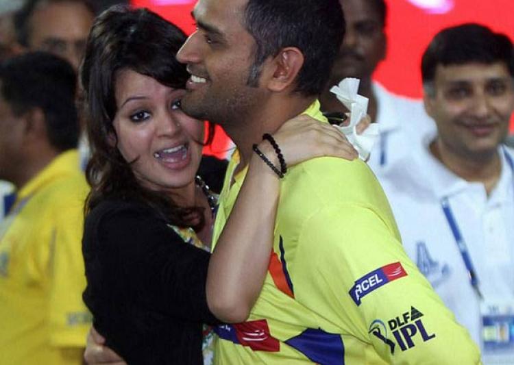 महेंद्र सिंह धोनी के कप्तानी से इस्तीफा देने के बाद उनकी पत्नी साक्षी धोनी ने कहा कुछ ऐसा जो जीत लेगा सभी का दिल 1