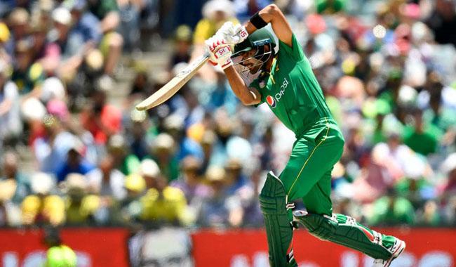 कोहली को पछाड़ वनडे का यह बड़ा रिकॉर्ड अपने नाम कर गए पाकिस्तान के युवा बल्लेबाज़ बाबर आज़म 15