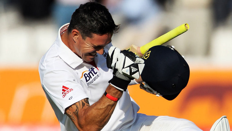 इंग्लैंड के दिग्गज बल्लेबाज केविन पीटरसन के प्रोफेशनल क्रिकेट से संन्यास के बाद क्रिस गेल ने दी खास अंदाज में सांत्वना 5