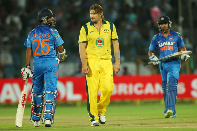 विडियो: जब पूर्व भारतीय कप्तान महेंद्र सिंह धोनी ने वाटसन के चोट का मजाक उड़ाने से किया था रैना-धवन को मना 1