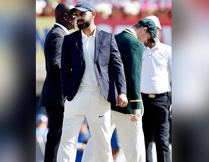 नहीं थमा डीआरएस विवाद तीसरे टेस्ट के टॉस के दौरान भारतीय कप्तान ने नहीं दी स्मिथ को थोड़ी भी इज्जत, देखे तस्वीरे 1