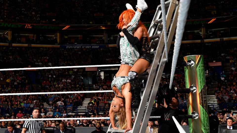 WWE मनी इन द बैंक रिजल्ट्स : 19 जून 2017, इन दो रेस्लर्स के हाथ लगा सबसे बड़ा कॉन्ट्रैक्ट 2 WWE मनी इन द बैंक रिजल्ट्स : 19 जून 2017, इन दो रेस्लर्स के हाथ लगा सबसे बड़ा कॉन्ट्रैक्ट 2