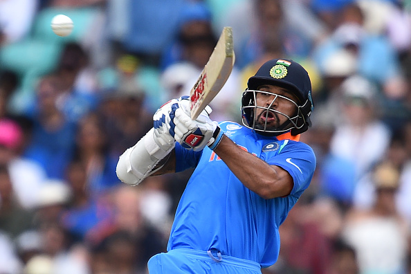 मैन ऑफ द मैच लेते हुए शिखर धवन ने बताया उस भारतीय खिलाड़ी का नाम जिसकी वजह से खेल डाली 80 रनों की तूफानी पारी 2