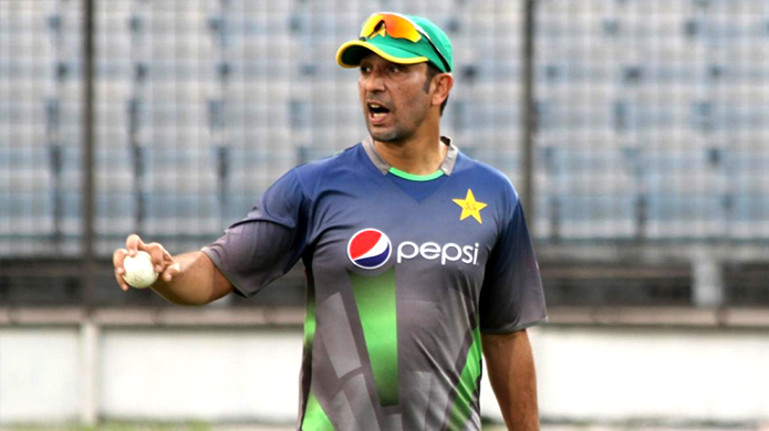 गेंदबाजी कोच रहे अजहर महमूद ने खोले पाकिस्तान ड्रेसिंग रूम के रहस्य, कप्तान के साथ होता था ऐसा सलूक 2