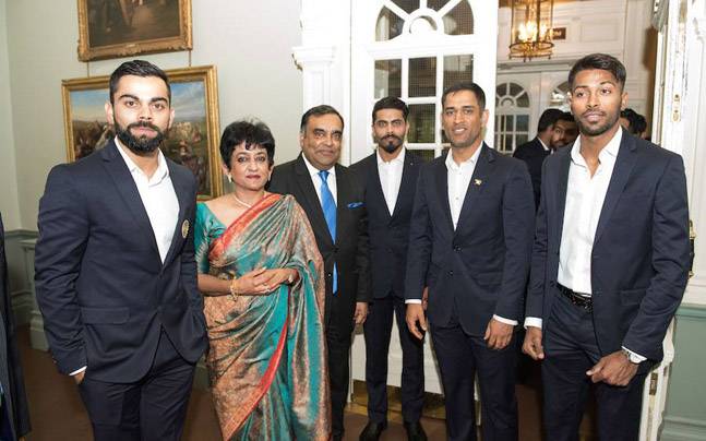लंदन में इंडियन हाई कमीशन ने सेमीफाइनल में पहुँचने पर भारतीय टीम को दिया खास तोहफा 1