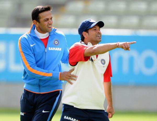 भारतीय टीम के मुख्य कोच रवि शास्त्री ने राहुल द्रविड़ को लेकर लिया यू-टर्न, कहा इस शर्त पर कोच बने रह सकते है द्रविड़ 3