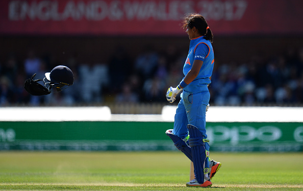 वीडियो: 34.6 ओवर में हुआ कुछ ऐसा की मैदान पर ही अपना आपा खो बैठी भारत की उपकप्तान हरमनप्रीत कौर 1
