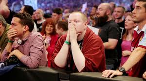 ये है वो 10 मौके जब WWE एरीना के साथ टीवी के बाहर रो पड़े थे प्रशंशक 1