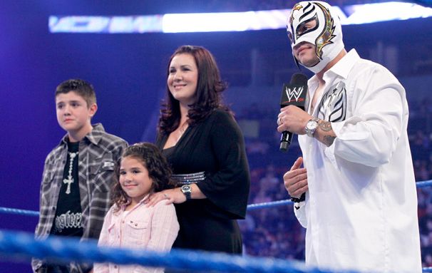 PHOTO: ये हैं WWE स्टार्स और उनके बच्चो की कुछ सबसे क्यूट फोटोज, आप भी देखिये किस स्टार के हैं सबसे प्यारे बच्चे 1
