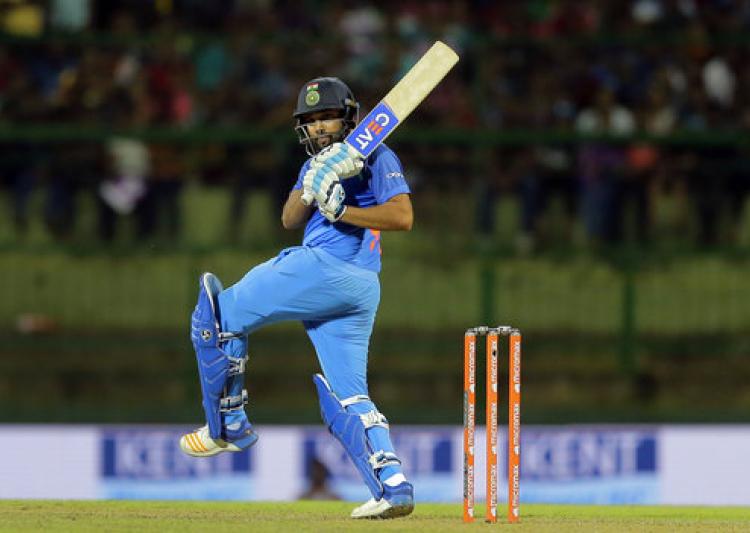 वीडियो : 7.3 ओवर्स में श्रीलंका के मिलिंडा पुष्पकुमारा ने रोहित शर्मा के साथ किया कुछ ऐसा अम्पायर समेत सब रह गये हैरान 2