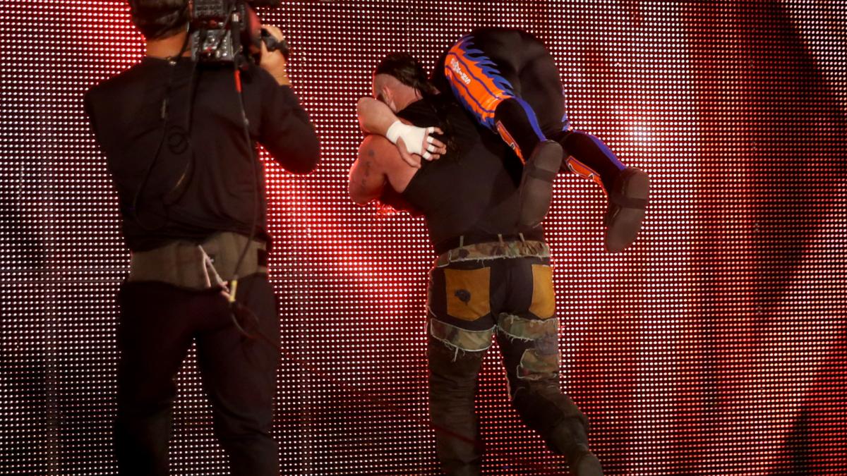 WWE RAW RESULTS 26 SEPTEMBER: इस बार यह रेस्लर बना ब्रोन के मोंस्टर अवतार का शिकार 9