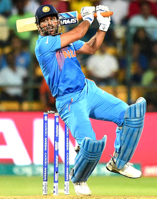 पूर्व भारतीय कप्तान महेंद्र सिंह धोनी के नाम 7 वें नम्बर पर बल्लेबाजी करते हुए दर्ज है वो विश्व रिकॉर्ड जिसे तोड़ पाना नामुमकिन 2