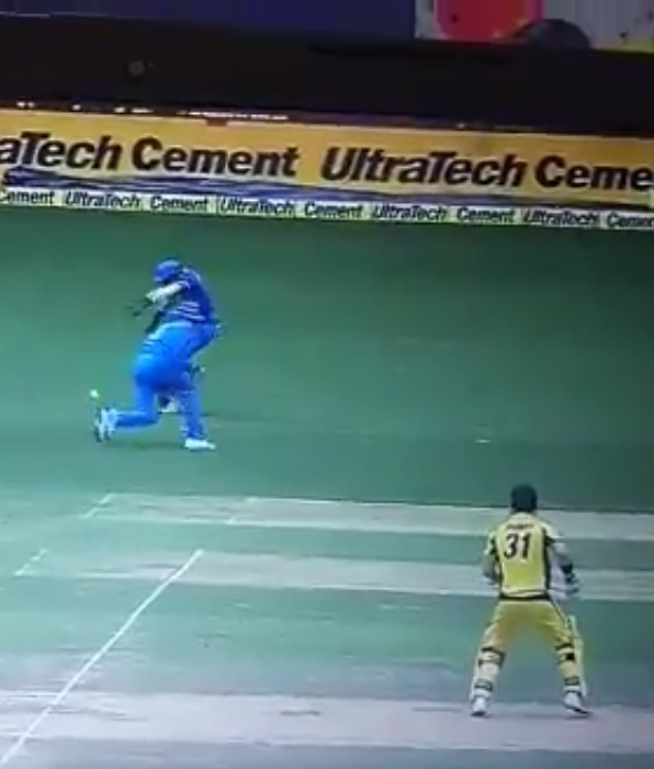 वीडियो : 9.2 ओवर में विराट कोहली ने खोया अपना आपा, लगाई मनीष पाण्डेय और हार्दिक पंड्या को फटकार 3