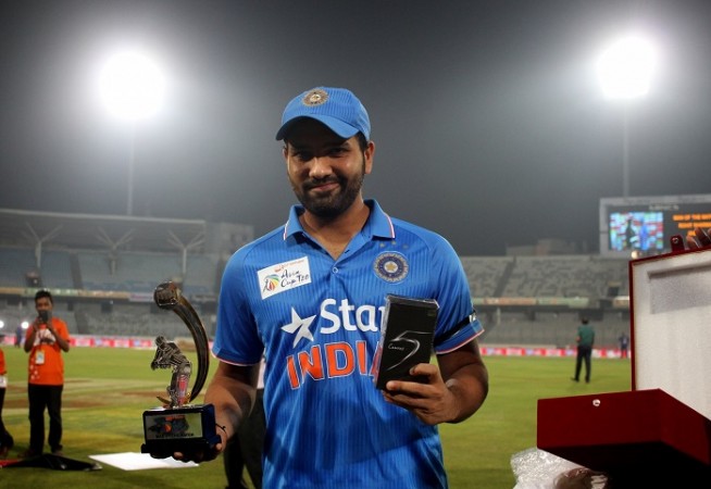 मैन ऑफ़ द मैच लेते हुए रोहित ने अपने व विराट को नहीं बल्कि इस खिलाड़ी को दिया जीत का पूरा श्रेय 13
