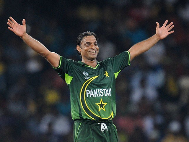 मोहम्मद आमिर नहीं बल्कि इन 2 पाकिस्तानी गेंदबाजो के सामने बल्लेबाजी करने में विराट को होती है सबसे ज्यादा परेशानी 4