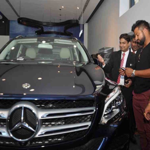 अक्षर पटेल के बाद अब इस दिग्गज विश्व विजेता भारतीय खिलाड़ी ने खरीदी 80 लाख की मर्सीडीज कार 3