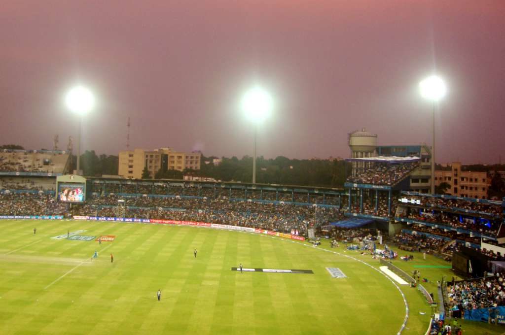 भारत और श्रीलंका के बीच बाराबती स्टेडियम में खेले जाने वाले पहले टी-20 मैच से पहले बीसीसीआई ने दिया प्रसंशको को धोखा किया ये सलूक 3