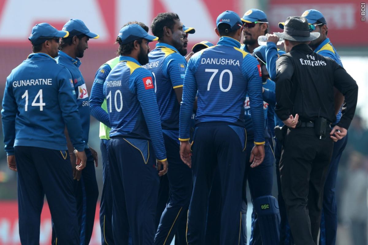 INDvSL: भारत की खराब बल्लेबाजी के बाद भड़के प्रसंशक, रोहित शर्मा और टीम पर लगे ये आरोप 2 indvsl 2017