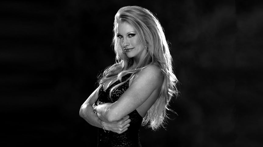 PHOTOS: ये हैं WWE के इतिहास की 20 सबसे हॉट डिवाज, ब्रोक लेसनर की पत्नी की तस्वीर देख रह जायेंगे दंग 14