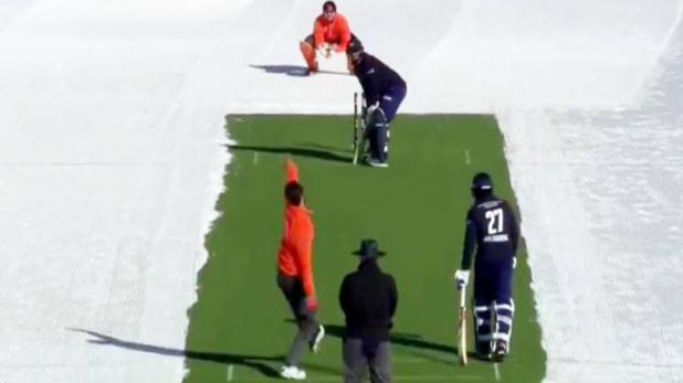 वीडियो : आइस क्रिकेट के दौरान गर्म हुए मोहम्मद कैफ इस पाकिस्तानी की कर डाली पिटाई 3