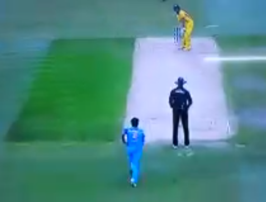 VIDEO:46.1 ओवर के दौरान,जब नागरकोटी की खतरनाक गेंद पर क्लीन बोल्ड हुआ यह कंगारु बल्लेबाज,देख खुद ही हो गया हैरान 2