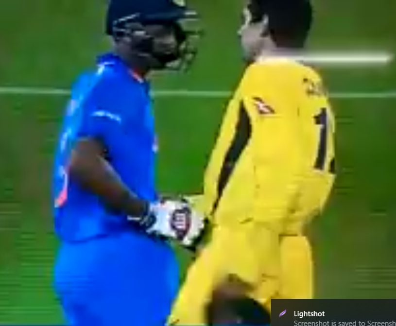 वीडियो: मनजोत कालरा का शतक पूरा होने पर ऑस्ट्रेलियाई कप्तान जैसन संघा ने कैमरे के सामने किया कुछ ऐसा जीत लिया भारत का दिल 4