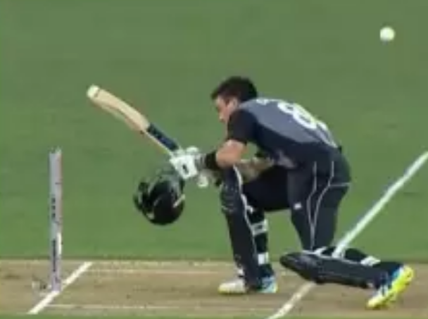 वीडियो : ऑस्ट्रेलिया के खिलाफ न्यूजीलैंड का यह बल्लेबाज हुआ काफी अजीबोगरीब तरह से आउट, देख के रह जायेंगे हैरान 2