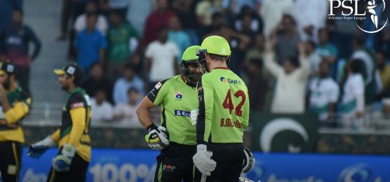 PSL : रोमांचकारी मुकाबलें में लाहौर क़लंदर्स की टीम ने कराची किंग्स को सुपर ओवर में हराया 1