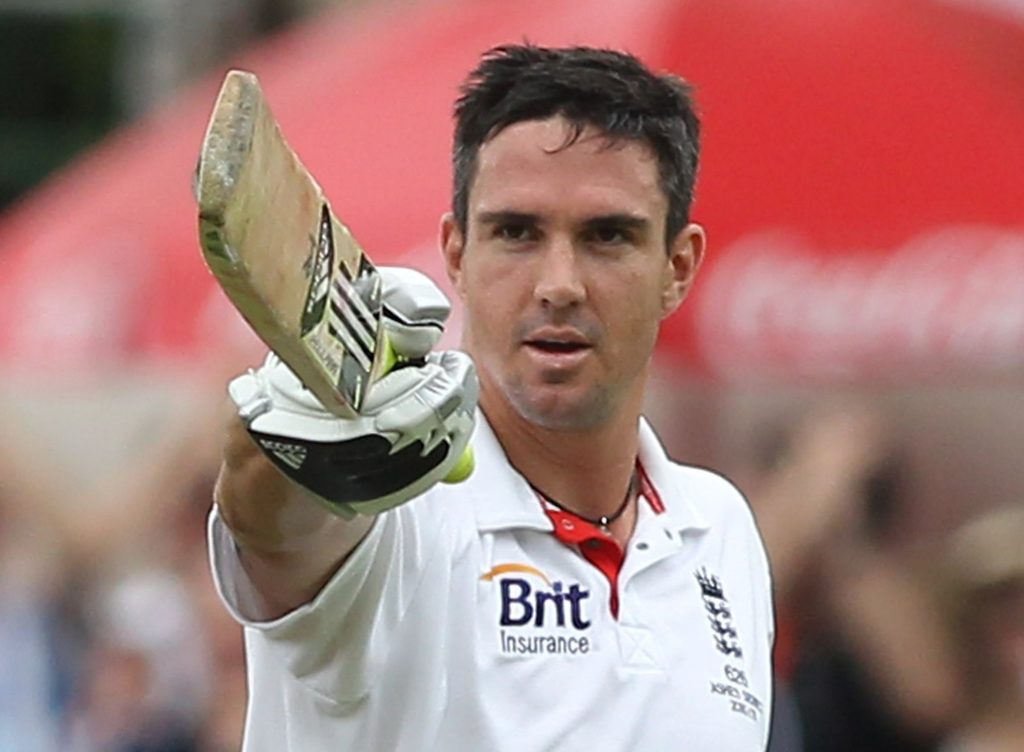 इंग्लैंड के दिग्गज बल्लेबाज केविन पीटरसन के प्रोफेशनल क्रिकेट से संन्यास के बाद क्रिस गेल ने दी खास अंदाज में सांत्वना 3