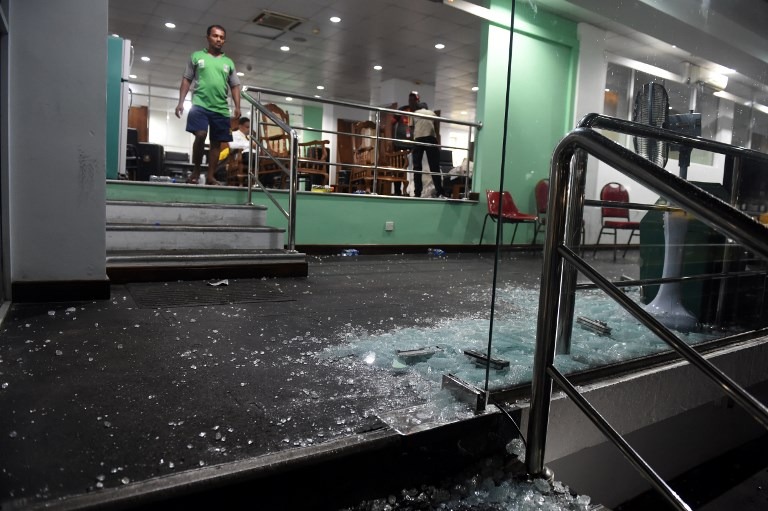 बांग्लादेश के खिलाड़ियों द्वारा ड्रेसिंग रूम के दरवाजे को तोड़ने की घटना के बाद श्रीलंकाई दिग्गज जयसूर्या ने बांग्लादेशी खिलाड़ियों के लिए किया अपशब्दों का प्रयोग 6