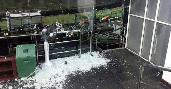 बांग्लादेश के खिलाड़ियों द्वारा ड्रेसिंग रूम के दरवाजे को तोड़ने की घटना के बाद श्रीलंकाई दिग्गज जयसूर्या ने बांग्लादेशी खिलाड़ियों के लिए किया अपशब्दों का प्रयोग 3