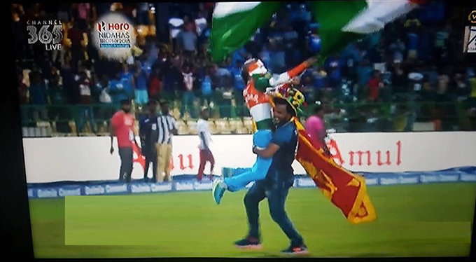 फ़ाइनल के बाद रोहित ने कुछ ऐसा कर जीता लंकाई क्रिकेटप्रेमियों का दिल 6