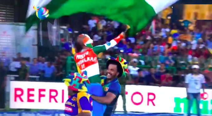 फ़ाइनल के बाद रोहित ने कुछ ऐसा कर जीता लंकाई क्रिकेटप्रेमियों का दिल 5